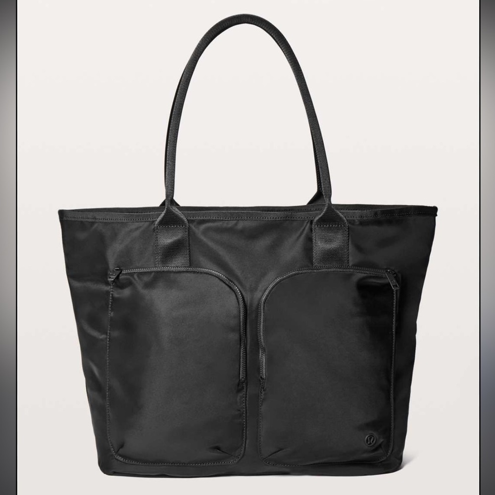 Lululemon City adventurer tote Black workout Bag 24L lined multi pockets zip top